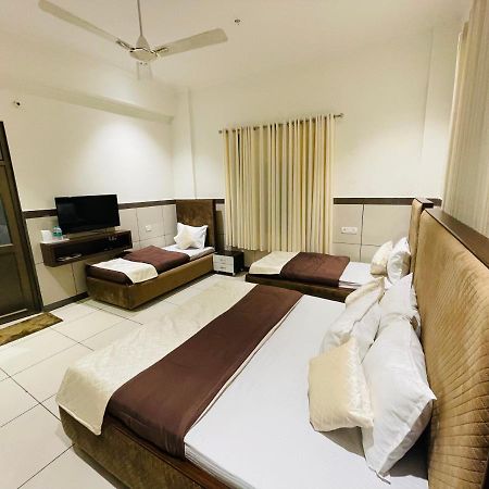 Primrose Hotel And Restaurant Sonipat Exterior photo