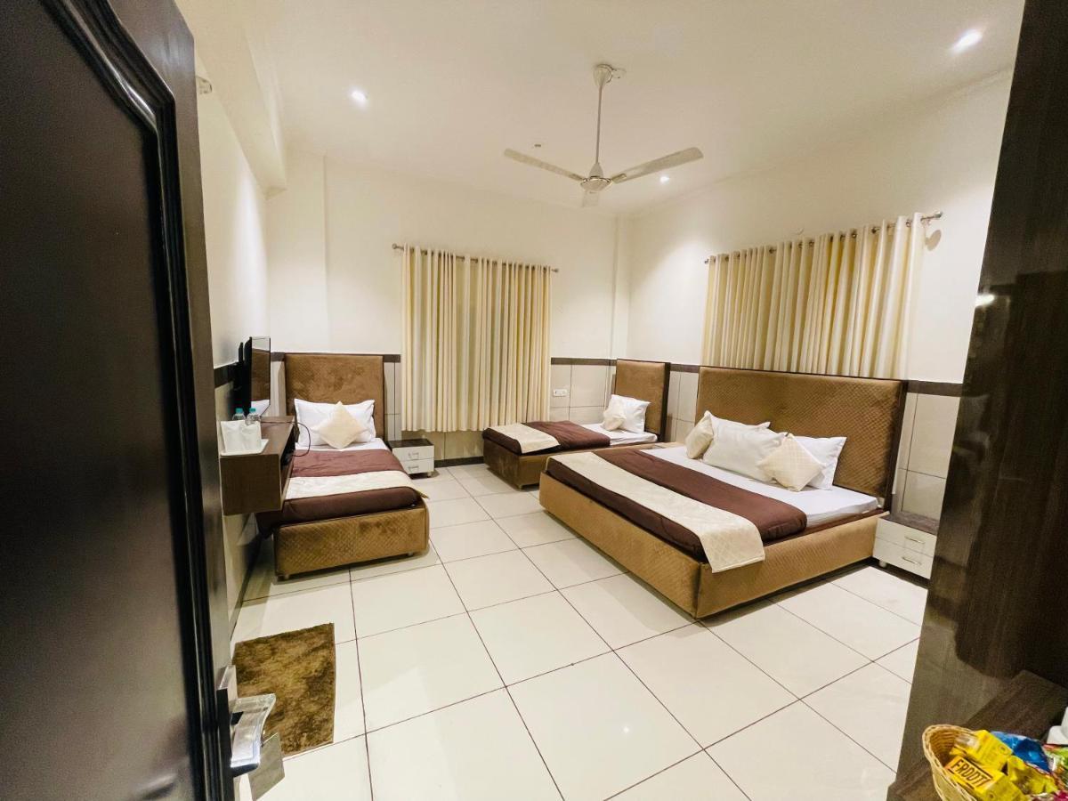 Primrose Hotel And Restaurant Sonipat Exterior photo