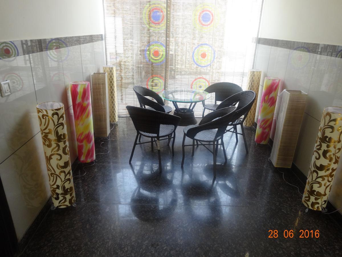 Primrose Hotel And Restaurant Sonipat Exterior photo